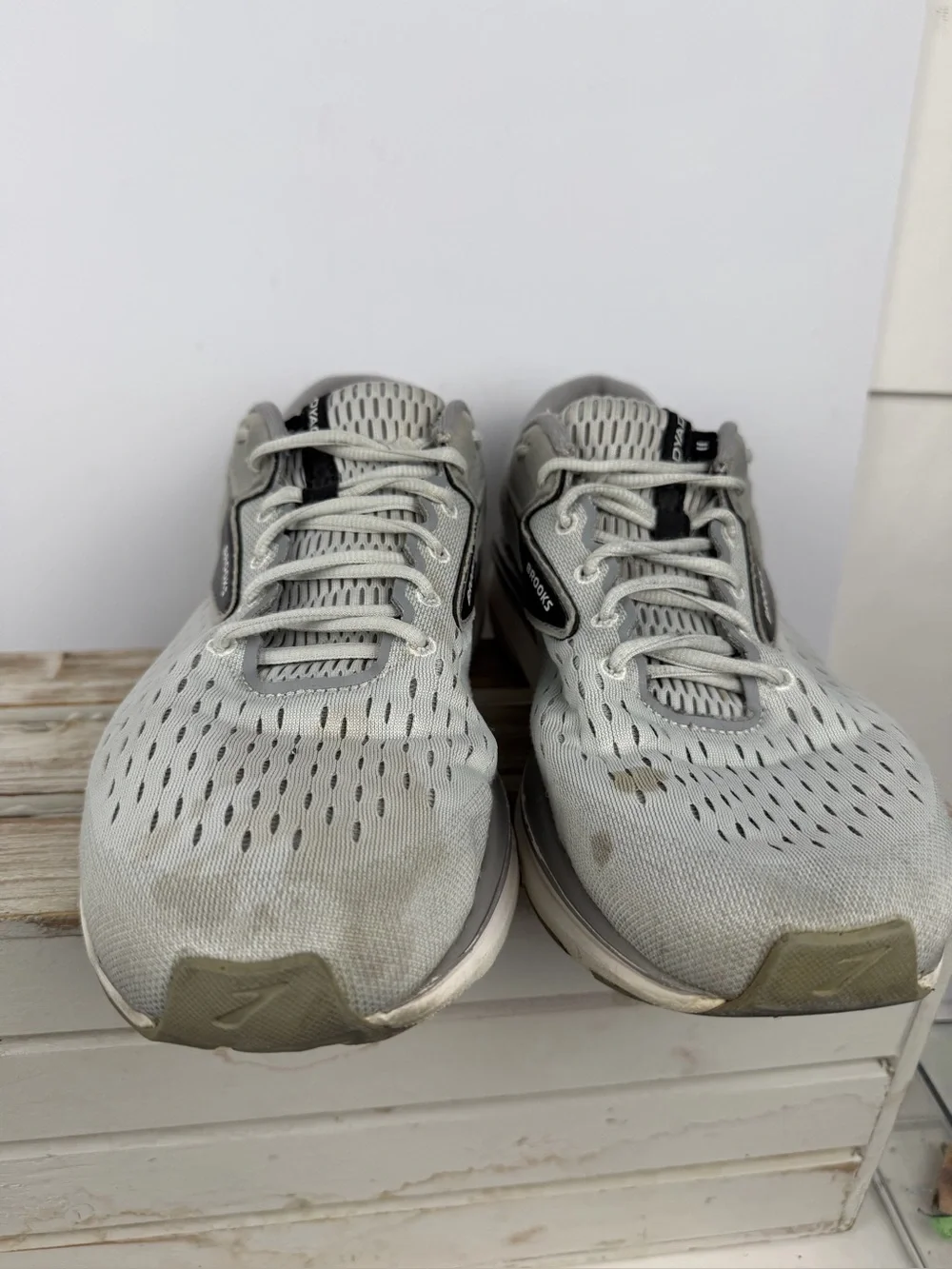 Brooks Dyad 11 running shoes grey BioMoGo DNA cushioning size 11 4E extra wide